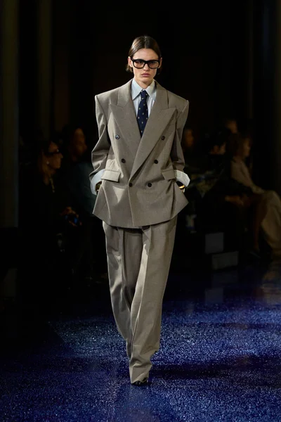 Look 3